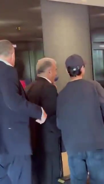 mk体育官方网站入口记者：拉波尔塔抵达慕尼黑，为巴萨的西班牙国脚助威